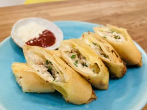 餃子餡の残りでとろ～りチーズ春巻きのレシピ