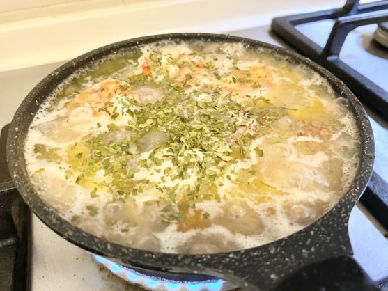 お酒がススム!「牡蠣・海老・タコ・○○のアヒージョ」のレシピ