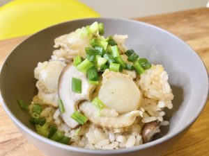 出汁まみれ！「ホタテと椎茸の炊込みご飯」のレシピ