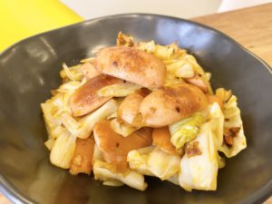 簡単１０分調理！「ソーセージとキャベツの簡単ピリ辛炒め」のレシピ
