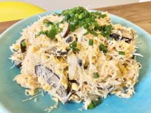 ピリ辛！「キノコの春雨とろとろ卵とじ」のレシピ