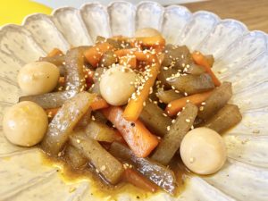 ピリッと旨い常備菜！「こんにゃくと人参のきんぴら」のレシピ