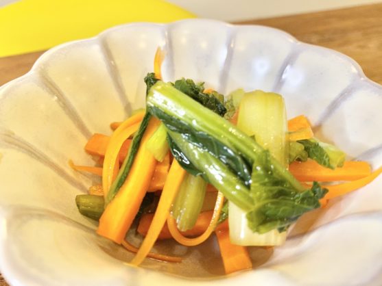 シャッキシャキ食感!「小松菜とにんじんの簡単酢の物」のレシピ