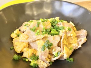 砂糖と塩不使用！「香るごま油の豚バラ卵炒め」のレシピ