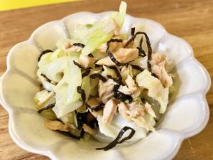簡単レンジ調理！「キャベツとシーチキンの塩こんぶ和え」のレシピ