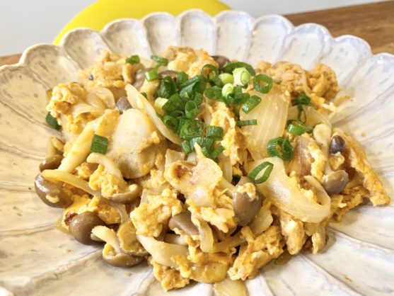 ご飯がススム!「ベビーホタテとしめじのオイスターソース炒め」のレシピ