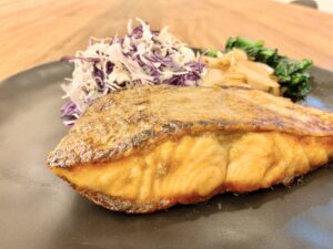 超簡単！「サーモンのガーリックポン酢」のレシピ