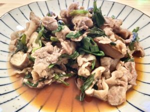 白ご飯に合う！「豚肉とニラのオイスターソース炒め」のレシピ