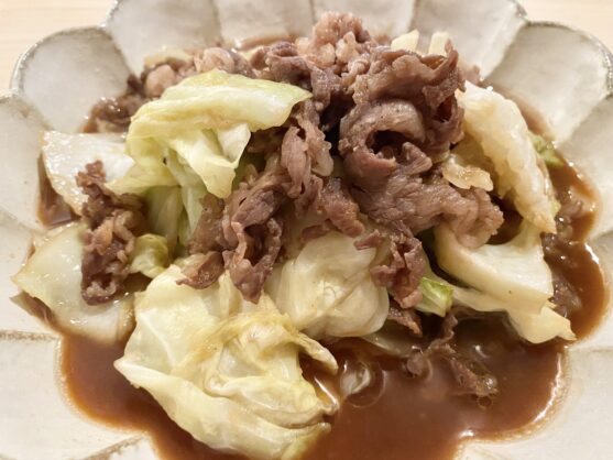 ご飯おかわり確定?!「牛バラ肉と新キャベツのスタミナ炒め」のレシピ