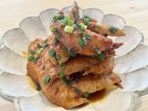 つくおきレシピ！「手羽先のかんたんピリ辛煮」のレシピ